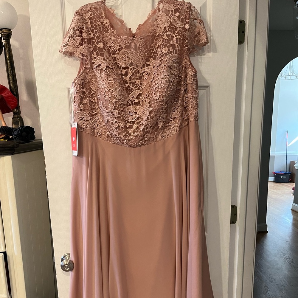 Brand new pink bridesmaid/formal dress. Size 22W but fits like 18/20